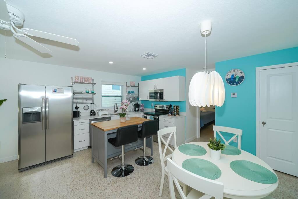 Modern, Fresh - Only 3 Miles To The Beach! Appartement Sarasota Buitenkant foto