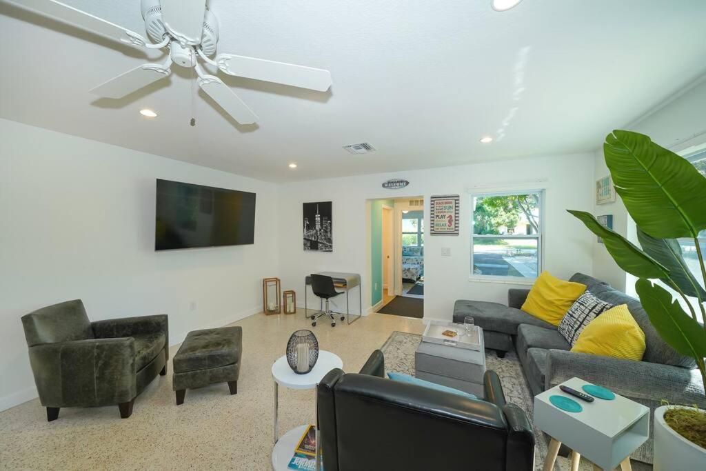 Modern, Fresh - Only 3 Miles To The Beach! Appartement Sarasota Buitenkant foto