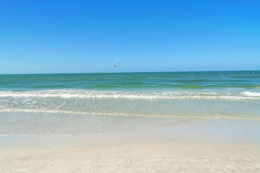 Modern, Fresh - Only 3 Miles To The Beach! Appartement Sarasota Buitenkant foto