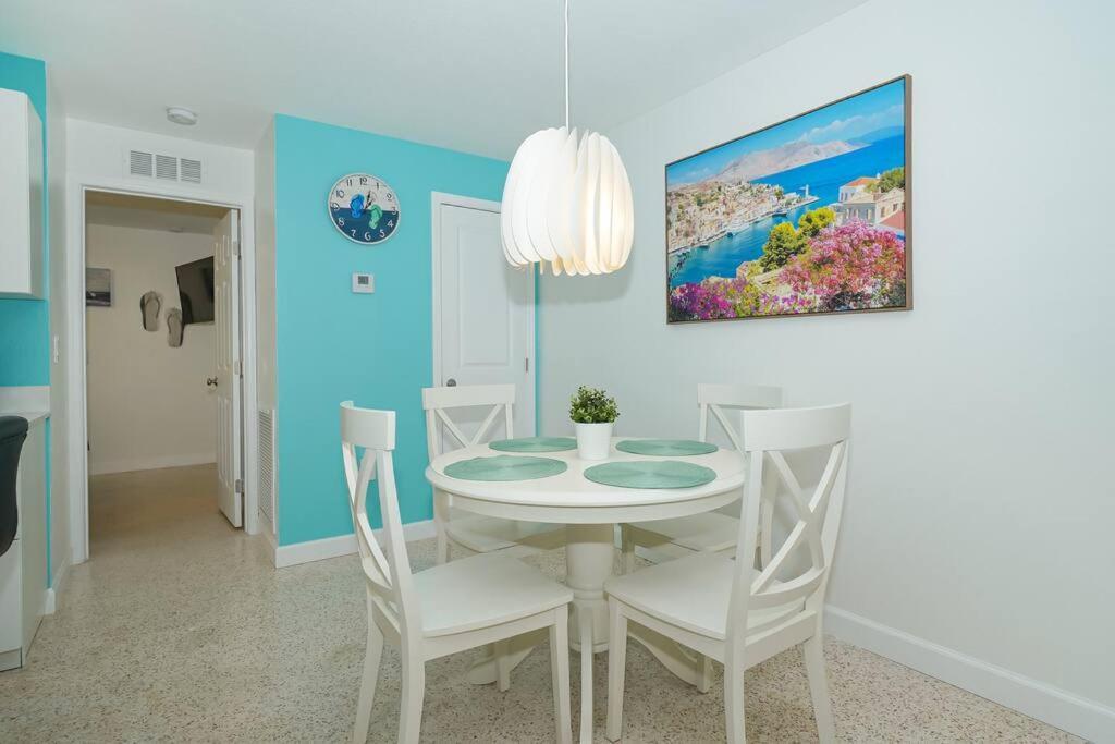 Modern, Fresh - Only 3 Miles To The Beach! Appartement Sarasota Buitenkant foto